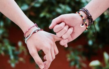 Лікар розповіла про серйозні захворювання, що проявляються на руках.