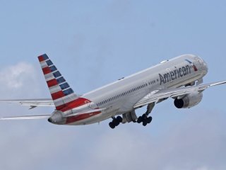 Авіадиспетчери почули дивні звуки в ефірі: що робили пілоти