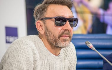 Сергей Шнуров примерил образ стильного мачо