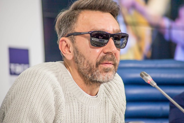Сергей Шнуров примерил образ стильного мачо