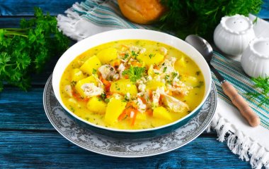 Сирний суп з куркою: як приготувати ситну французьку страву