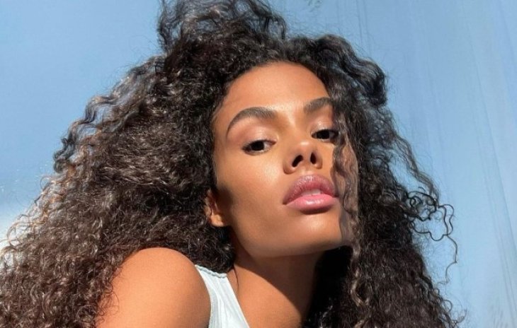 Тина Кунаки заинтриговала фото испанского актера, с которым ей приписывают новый роман