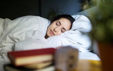 Як навчитися висипатися, скільки треба спати і як допомогти собі прокинутися
