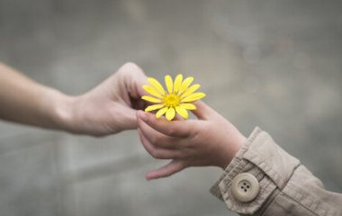 Всегда заботятся о близких: какие знаки зодиака наиболее бескорыстны