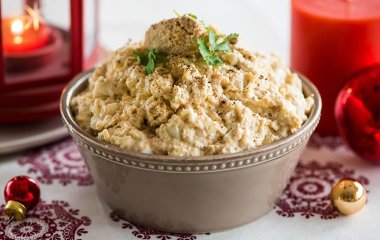  Слоеный салат с печенью трески 