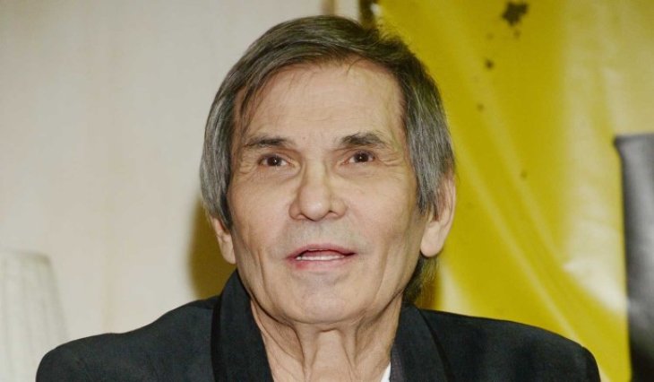 Полуживой Алибасов занялся производством видео для взрослых: Смотрит, как совокупляются