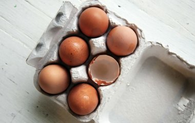 Кухарі попереджають, що яйця не можна розбивати ножем: і ось чотири причини чому