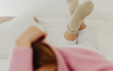 Холодні ноги не дають спати: покладіть під ковдру одну 