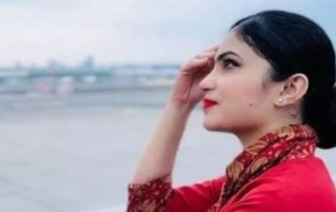 Дивно йшла: стюардеса заховала у прямій кишці кілограм золота (фото)