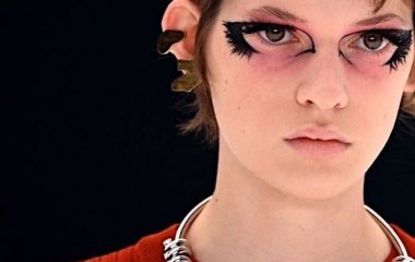 Скандал на Неделе моды в Париже: украинская модель вышла на подиум показа Givenchy с петлей на шее