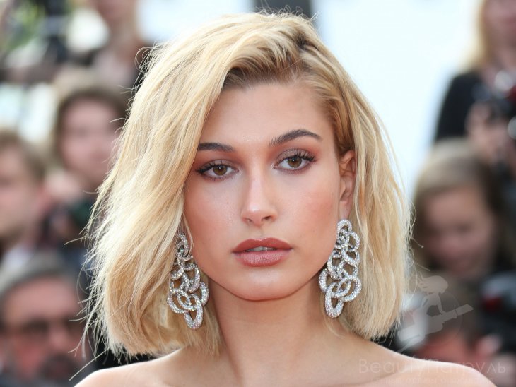 Хейли Бибер и Наталья Давыдова носят одинаковые платья