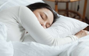 Не кофе и не чай: этот популярный напиток ухудшает качество сна