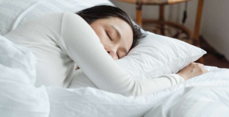 Не кофе и не чай: этот популярный напиток ухудшает качество сна