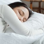 Не кофе и не чай: этот популярный напиток ухудшает качество сна