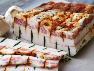 Соковите, ніжне, що тане в роті: рецепти з салом, поради, як вибрати свіже