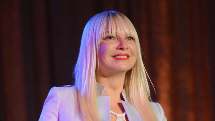 Певица Sia рассказала о своих приемных детях и призналась, что хочет снова стать матерью