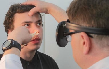 Лікар назвала хвороби, що викликають неприємний запах з рота.
