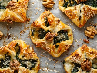 Шари зі шпинатом та сиром фета: простий рецепт святкової закуски