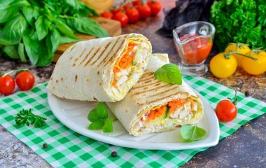 Экономно и вкусно: рецепт шаурмы с сыром и пекинской капустой