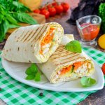 Экономно и вкусно: рецепт шаурмы с сыром и пекинской капустой