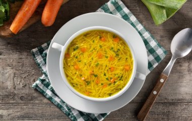 Як правильно варити суп, щоб вермішель не розварювалася й не набухала: кулінарний трюк