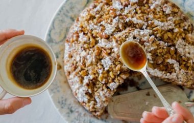 Деревенский торт с орехами и кофе: простой рецепт вкусной выпечки