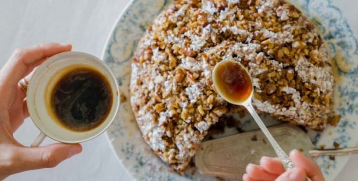 Деревенский торт с орехами и кофе: простой рецепт вкусной выпечки