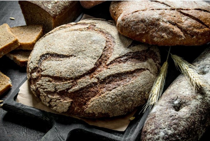 Рецепт з бабусиного блокноту: як спекти смачний та м'який хліб удома.