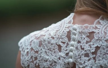 Можно, но осторожно: как носить кружевные вещи после 40 — основные правила