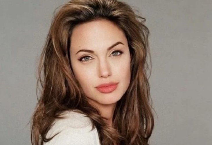 Назло чуткам: Анджеліна Джолі вирушила в кіно з дітьми