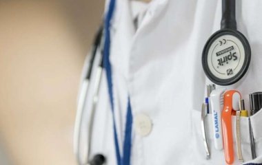 Медики назвали симптомы, при которых нужно срочно вызывать скорую