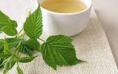 Чай з листя малини: користь напою та як його приготувати