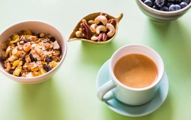 Лікар-дієтолог назвала продукти, які підбадьорять не гірше за каву