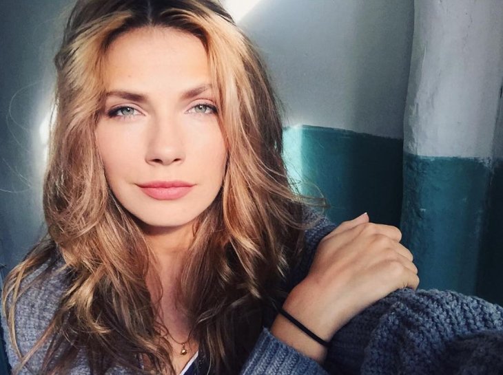Антонина Паперная позировала в купальнике