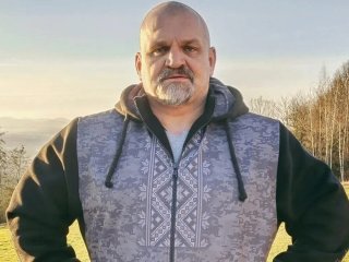 Василь Вірастюк повністю показала молодшу на 11 років кохану-красуню, яка народила йому двох синів