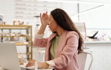 Чому ніколи не слід стримувати чхання – пояснюють лікарі