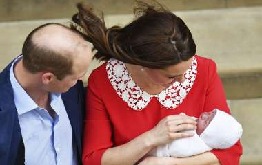 Кейт Миддлтон и принц Уильям поделились фотографиями принца Луи в честь его дня рождения