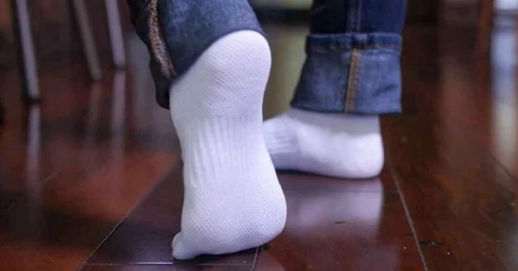 Як швидко відіпрати білі шкарпетки: 2 хитрі поради