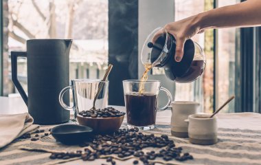 Увеличивает риск смерти: ученые рассказали, кому нельзя пить много кофе