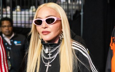 64-летняя Мадонна после потери сознания и госпитализации в откровенном корсете станцевала на камеру