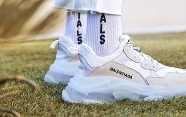 Прибиральниця готелю в Туреччині викинула кросівки Balenciaga росіянина у смітник