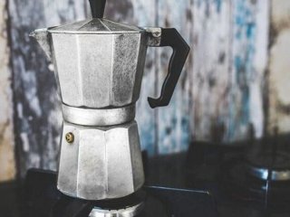 Як правильно готувати каву в гейзерній кавоварці: яка найпоширеніша помилка