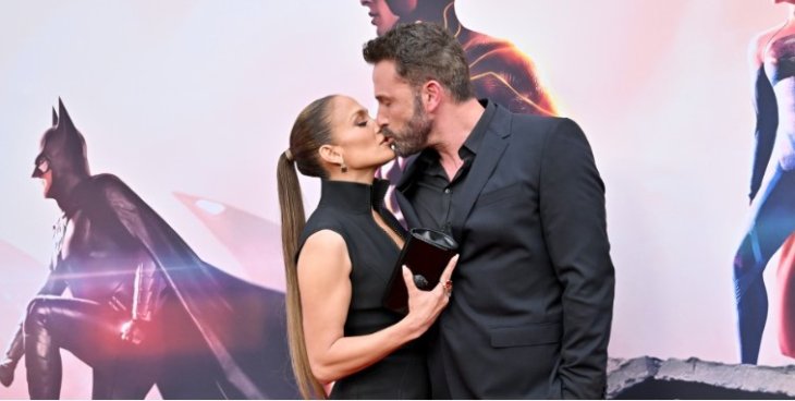 Дженнифер Лопес и Бен Аффлек поцеловались на публике (видео)