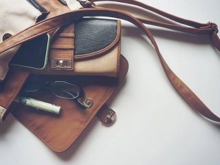 Навіщо класти в сумку шматочок мила: корисний лайфхаки