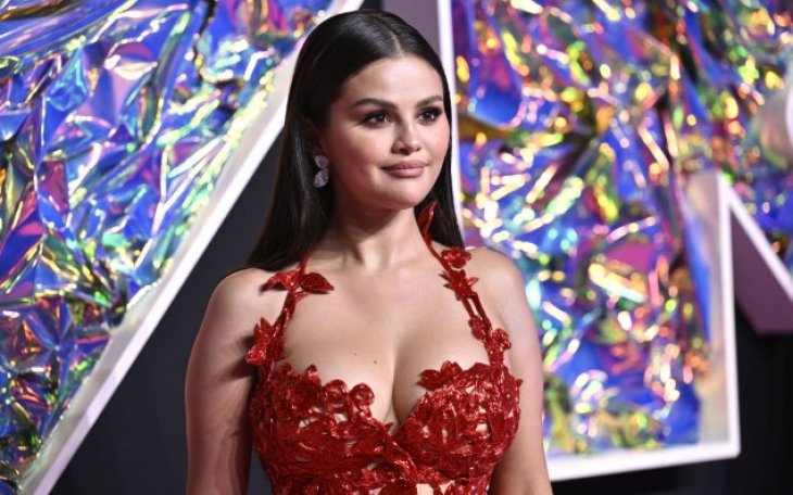 Селена Гомес стала мемом на MTV Video Music Awards: расстроенная певица отреагировала на шутки над ней