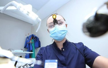 Стоматолог назвала спосіб заощадити на лікуванні зубів