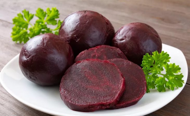 Буряк і не тільки: Лікар назвала продукти, які самі чистять печінку