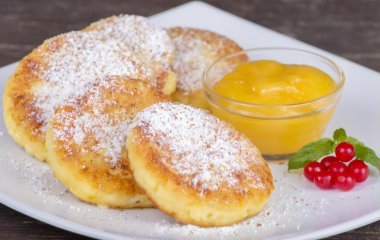 Лепить не нужно: ленивые сырники на сковороде, в духовке и без яиц