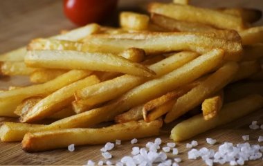Лікарі розповіли, як зрозуміти, що ви їсте надто багато солі