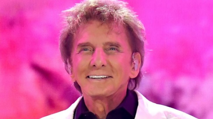 Барри Манилоу ошеломил молодым видом за несколько дней до своего 80-летия